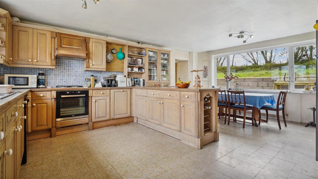 Kitchen / Breakfast Room