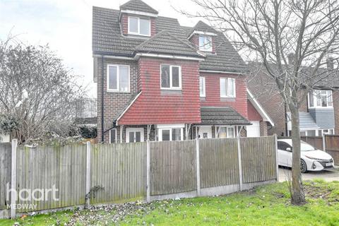 3 bedroom semi-detached house to rent, Gun Lane, Rochester