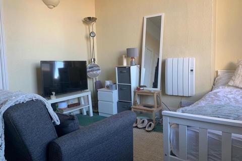 Studio to rent, Church Road, Hove