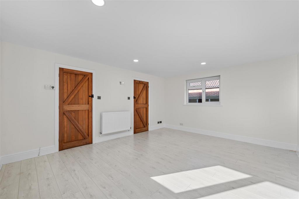 Ground floor master bedroom