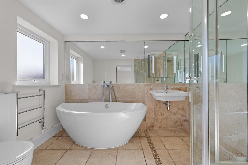 Ensuite bath/shower room