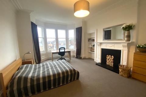 4 bedroom flat to rent, Merchiston Crescent, Edinburgh, EH10