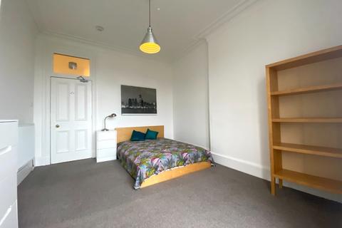 4 bedroom flat to rent, Merchiston Crescent, Edinburgh, EH10