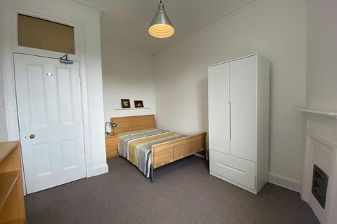 4 bedroom flat to rent, Merchiston Crescent, Edinburgh, EH10