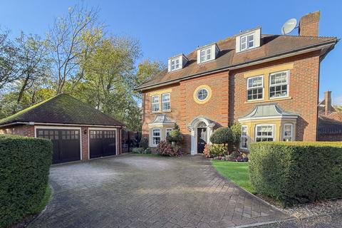 5 bedroom detached house for sale, Regents Drive, Essex, IG8 8