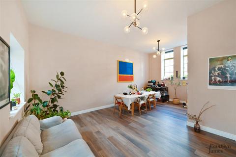 2 bedroom apartment for sale, Commercial Road, London, E14