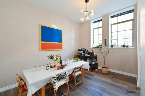 2 bedroom apartment for sale, Commercial Road, London, E14