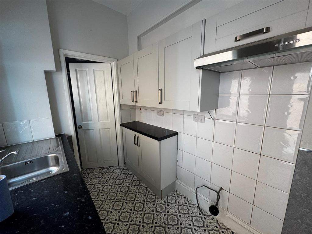 Kitchen 2.jpg