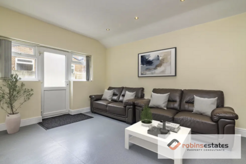 7 bedroom end of terrace house to rent, Nottingham, NG7 2EW