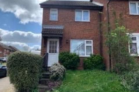 3 bedroom semi-detached house to rent, Fieldfare Green, Luton LU4