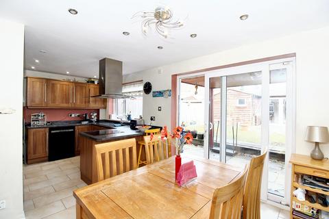 3 bedroom terraced house for sale, Scott Road, Stevenage SG2