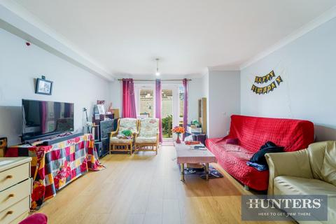 2 bedroom flat for sale, Dominion Close, Hounslow