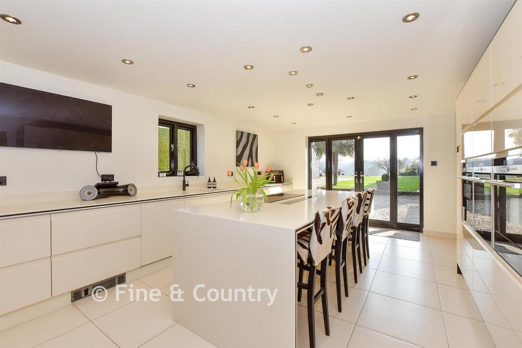 Kitchen/Breakfast Area