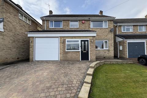 4 bedroom detached house for sale, Jessop Avenue, Almondbury, Huddersfield, HD5 8UW