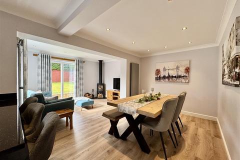 4 bedroom detached house for sale, Jessop Avenue, Almondbury, Huddersfield, HD5 8UW