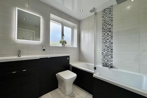 4 bedroom detached house for sale, Jessop Avenue, Almondbury, Huddersfield, HD5 8UW