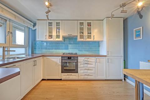 2 bedroom flat for sale, Howcroft House, Bow