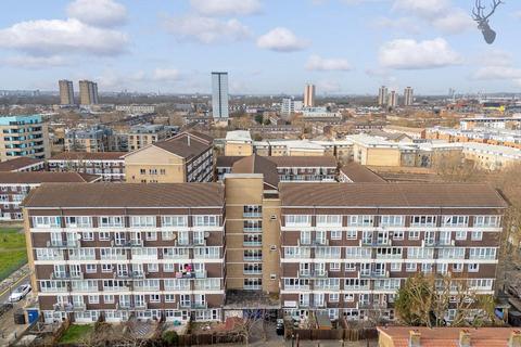 2 bedroom flat for sale, Howcroft House, Bow