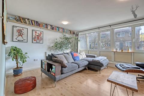 2 bedroom flat for sale, Howcroft House, Bow