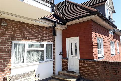 1 bedroom property to rent, High Street, Buckinghamshire SL0