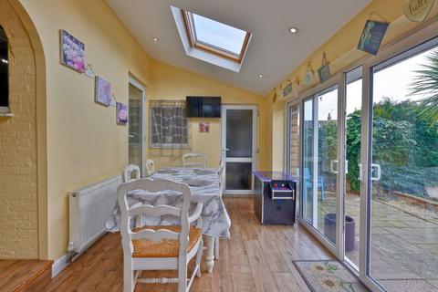 3 bedroom townhouse for sale, Ouseburn Avenue, York YO26