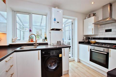 21 Farm Close, Borehamwood, WD6 4TX