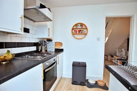 21 Farm Close, Borehamwood, WD6 4TX