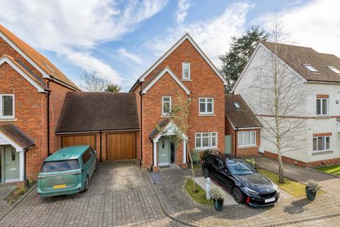 5 bedroom detached house for sale, Essex Close, Stevenage, Hertfordshire, SG1