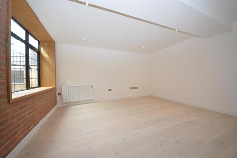 1 bedroom flat to rent, Chevron Apartments, St. James’ Road, Bermondsey