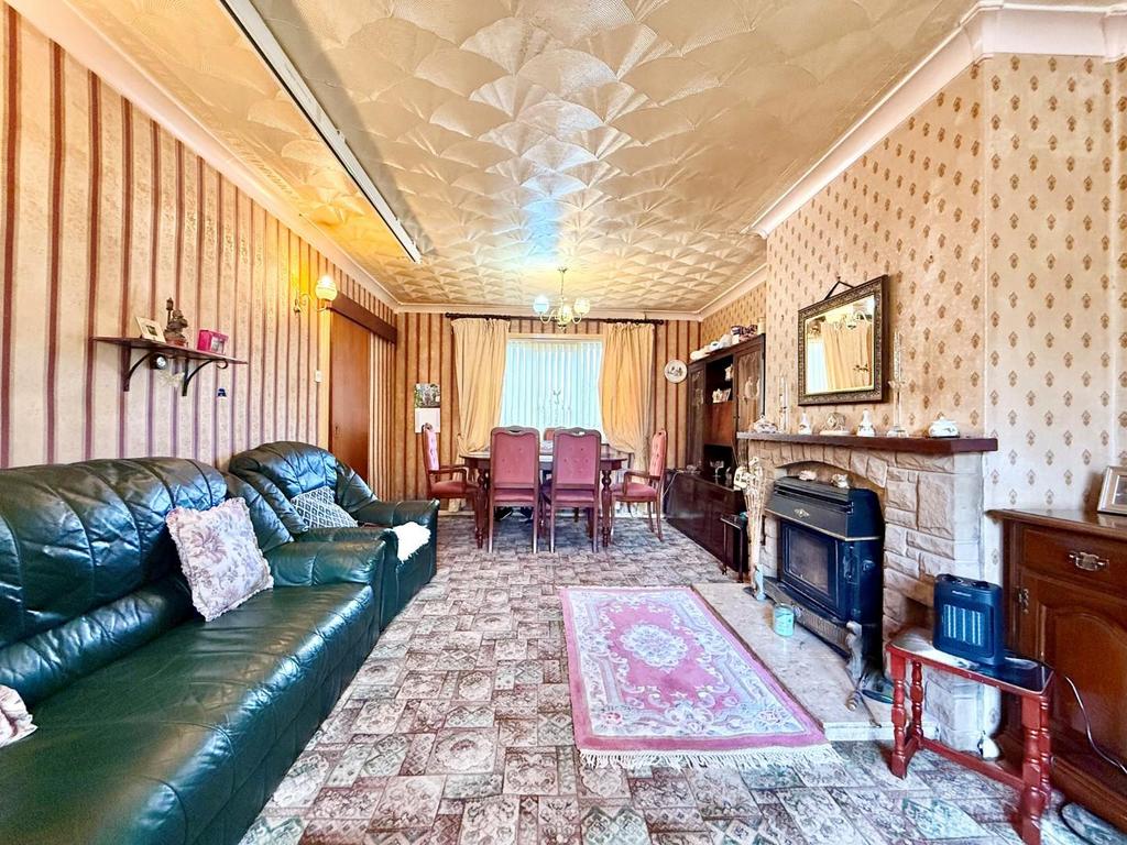 Living room 2.jpg