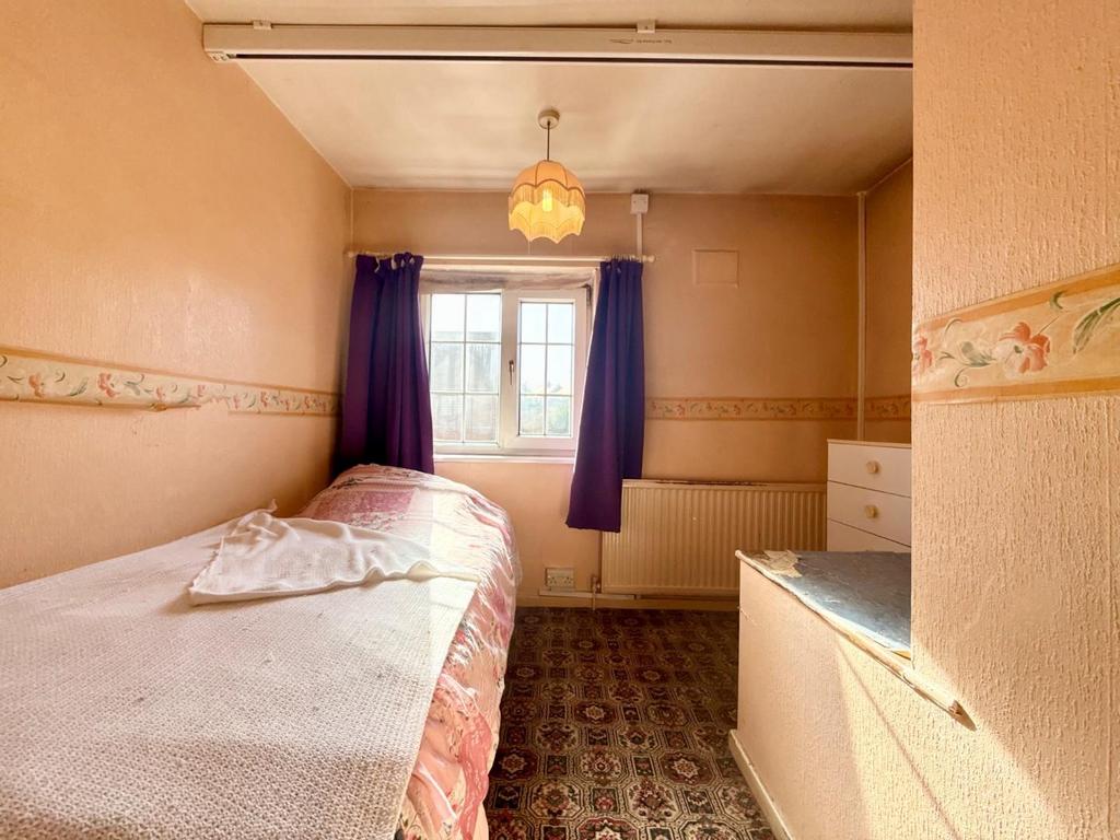 Bedroom 3 2nd.jpg