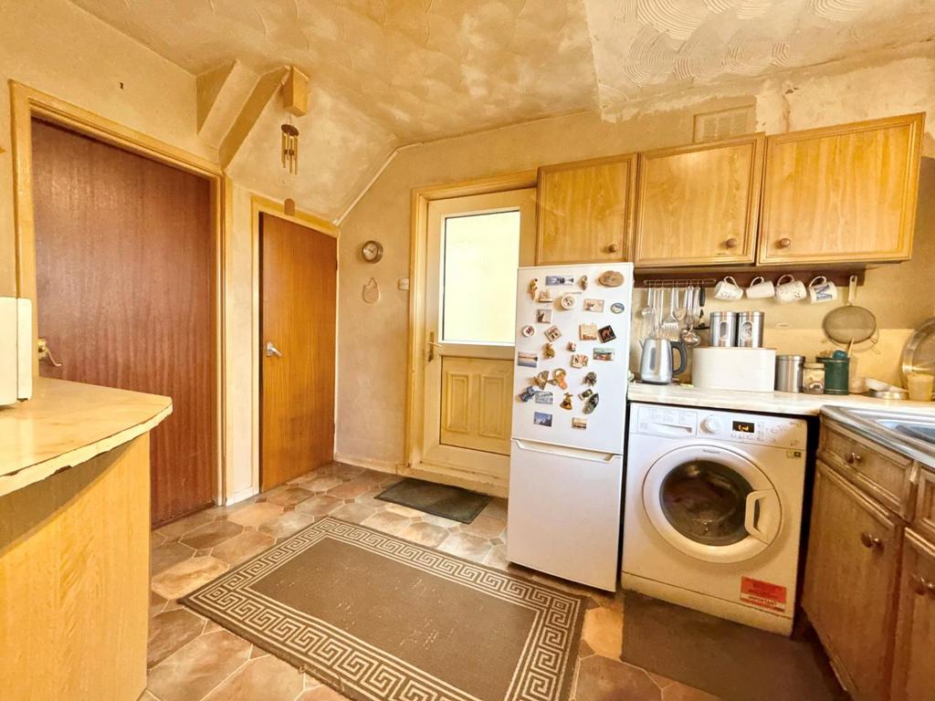 Kitchen 2.jpg