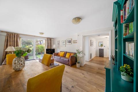 2 bedroom flat for sale, Battersea Church Road, London SW11