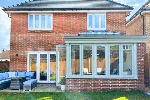 4 bedroom detached house for sale, Bredhurst Road, Gillingham ME8