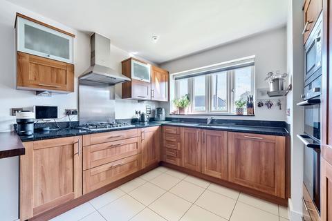 126 Bredhurst Road, Wigmore, Gillingham, ME8 0QU