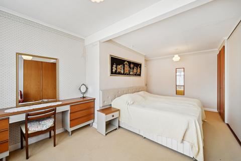 5 Amherst Gardens, London, W13 8NA