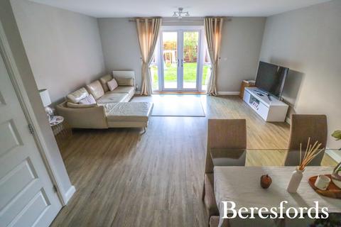 3 bedroom semi-detached house for sale, Addington Close, Stanford-le-Hope, SS17