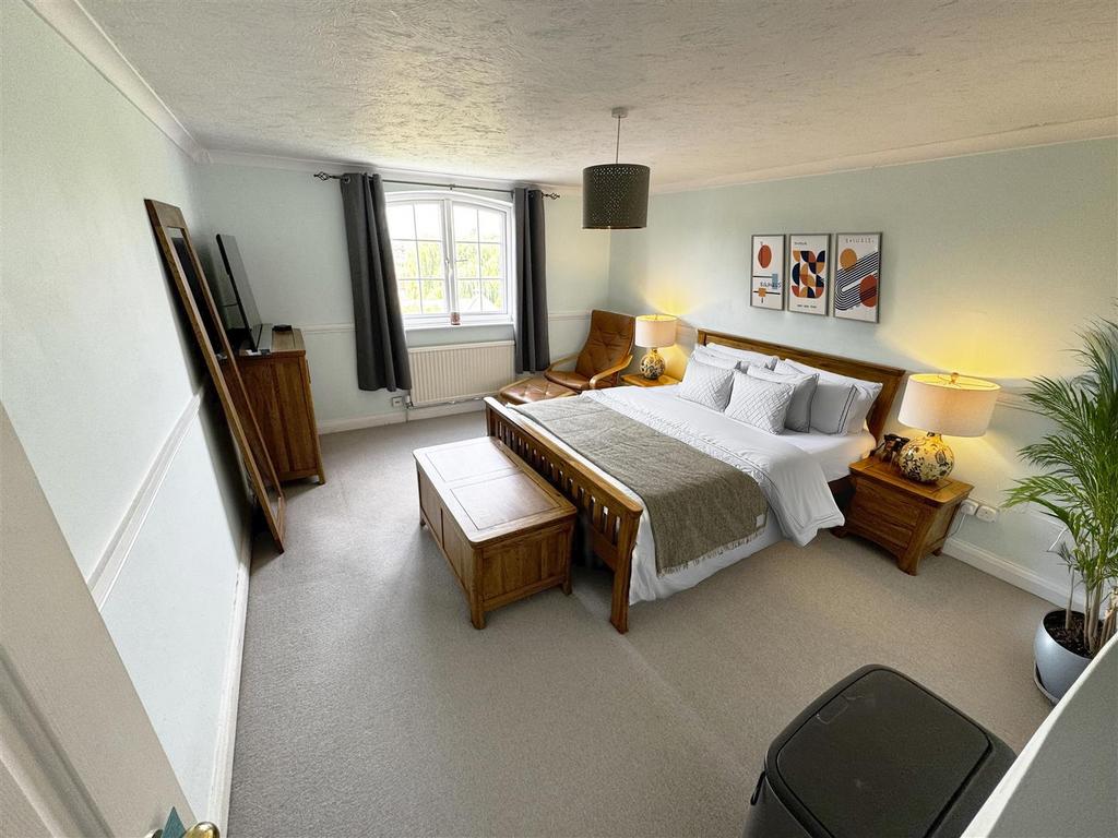 MASTER BEDROOM.jpg
