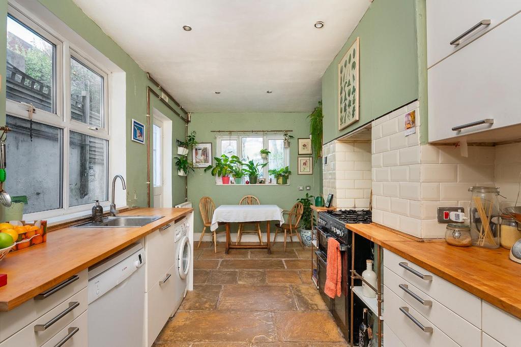1 C1 R3 WH - Kitchen E.jpg