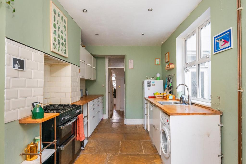 1 C1 R3 WH - Kitchen B.jpg