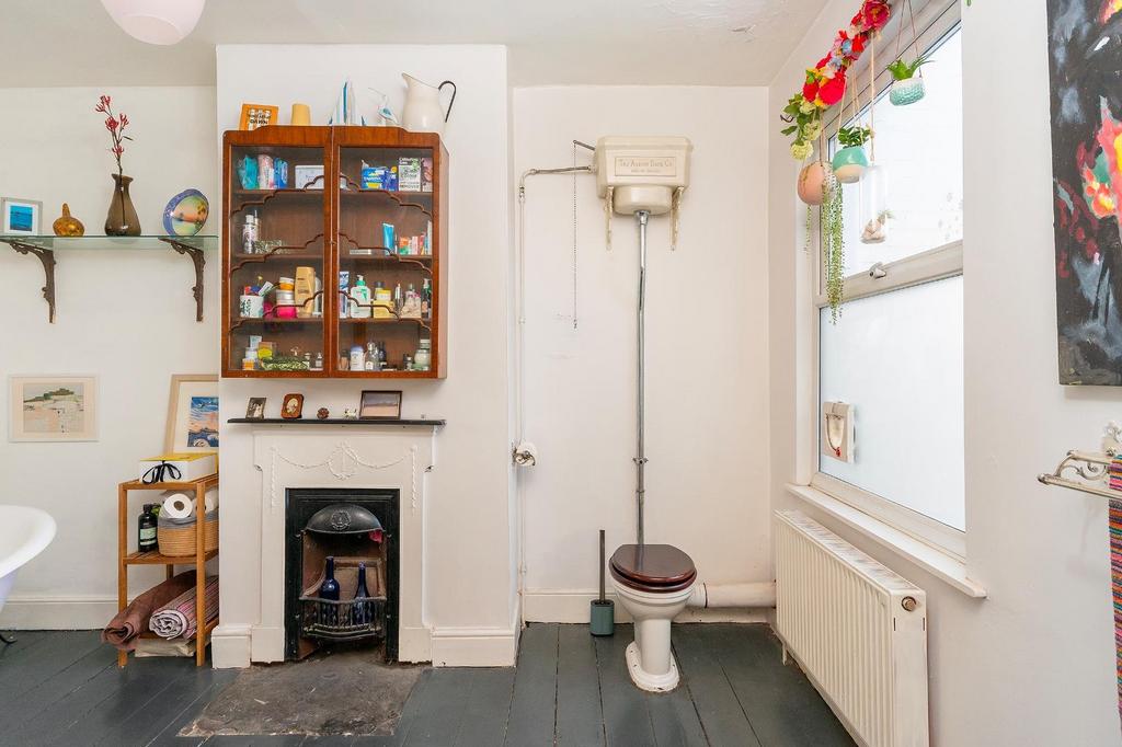 1 C1 R3 WH - Bathroom C.jpg