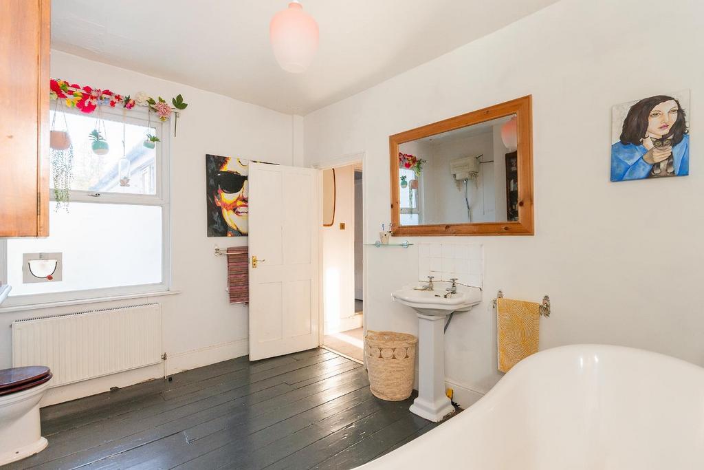 1 C1 R3 WH - Bathroom A.jpg