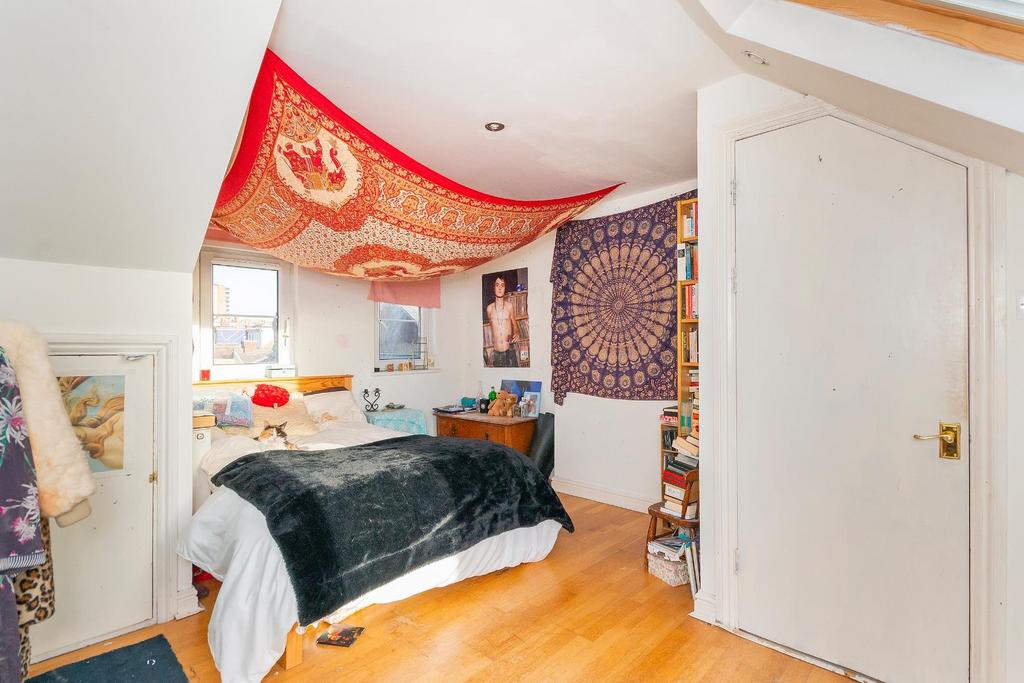 1 C1 R3 WH - Bedroom G.jpg