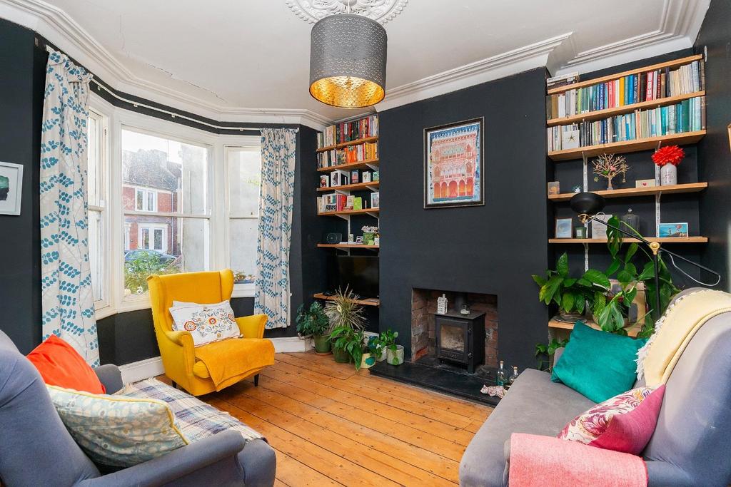 1 C1 R3 WH - Living Room C.jpg