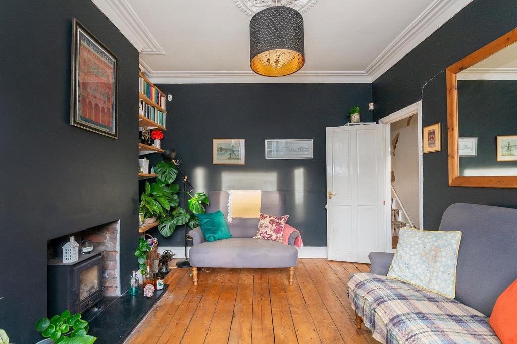 1 C1 R3 WH - Living Room B.jpg