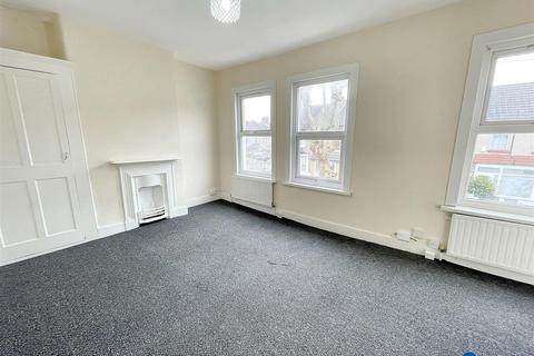 1 bedroom flat to rent, Becket Avenue, London