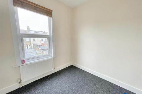 1 bedroom flat to rent, Becket Avenue, London