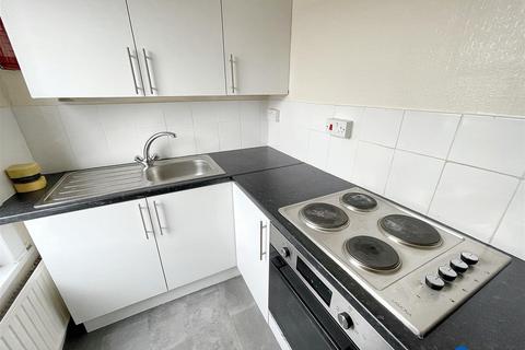 1 bedroom flat to rent, Becket Avenue, London