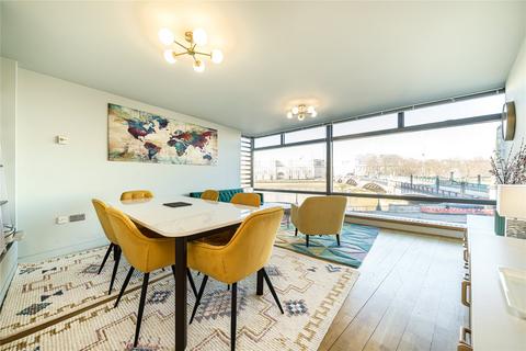 3 bedroom apartment to rent, Parliament View Apartments, 1 Albert Embankment SE1