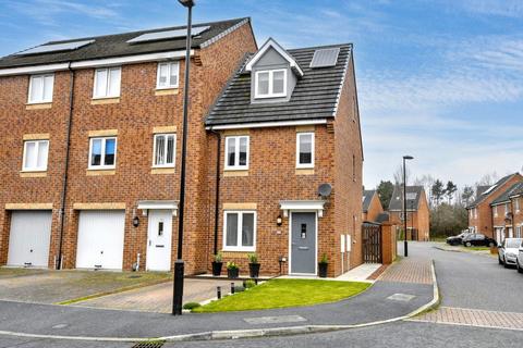 3 bedroom end of terrace house for sale, Brookville Crescent, Newcastle Upon Tyne, Tyne and Wear, NE5 2GH